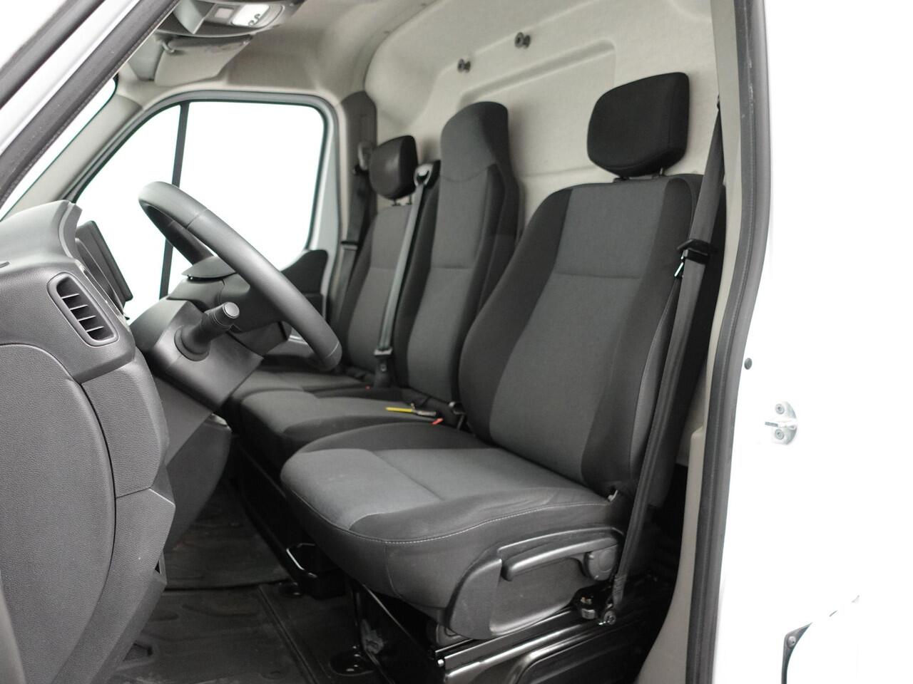 Renault MASTER T33 2.3 dCi 135PK L2H2 Work Edition Airco Cruise Control Camera Navi PDCA Trekhaak