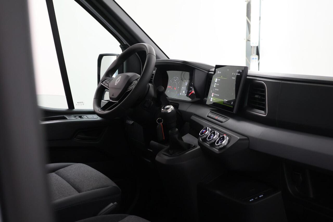 Renault MASTER T35 2.0 dCi | 170 PK | L3 H1 | OPRIJWAGEN | NIEUW MODEL | AUTOTRANSPORTER | LIER | TREKHAAK | CARPLAY | ANDROID AUTO | AIRCO | CRUISE | LICHT-/REGENSENSOR | 3-ZITS | OPRIJPLATEN | 1200KG LAADVERMOGEN