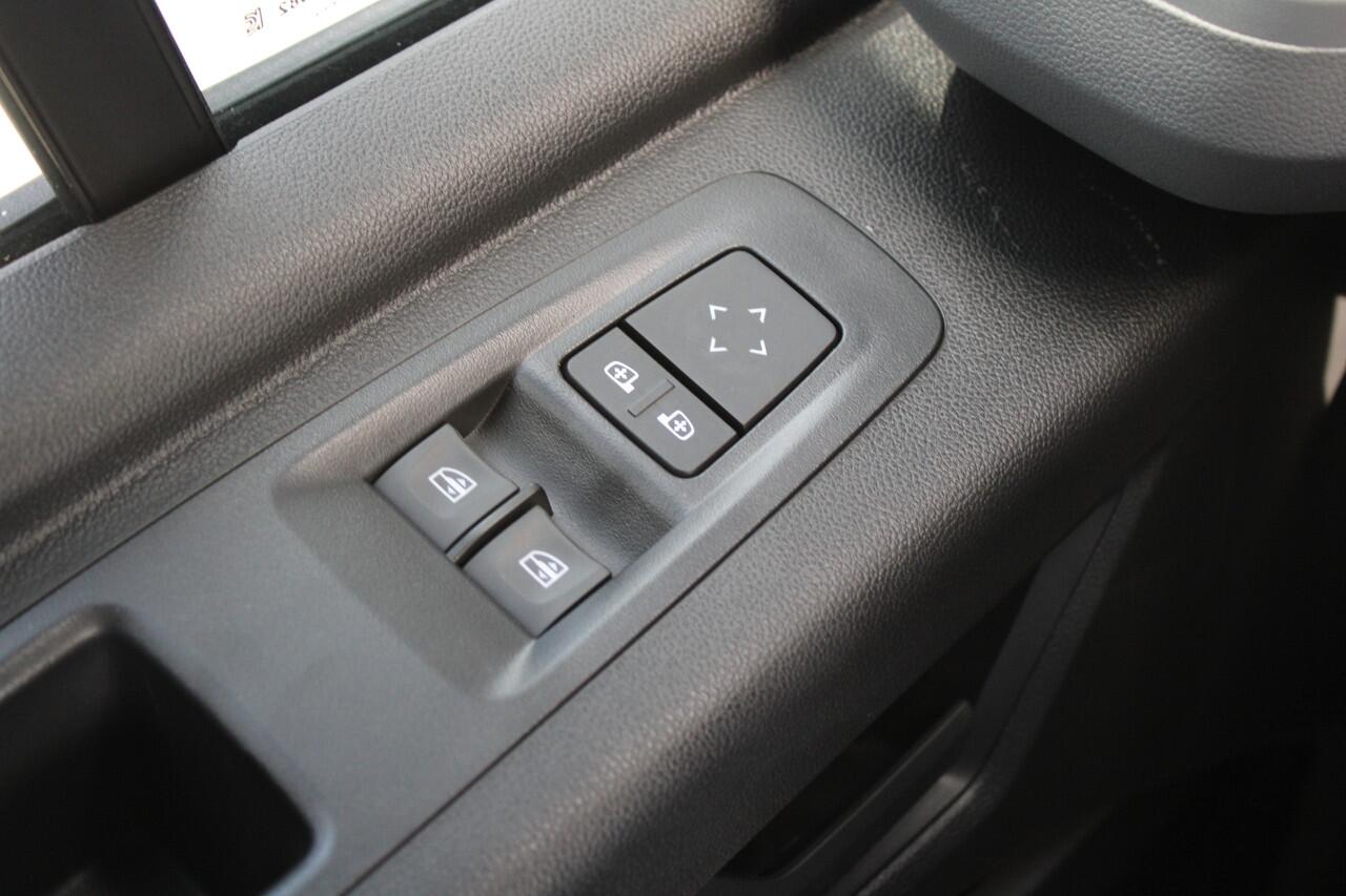 Renault MASTER T35 2.0 dCi 170pk L2H2 Extra - Navigatie - Blind Spot - Camera - Stoelverwarming - Verwarmde voorruit - Rijklaar