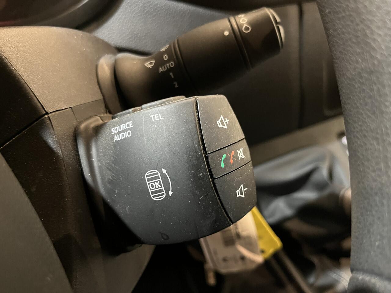 Renault MASTER 2.3 dCi 145 PK L3 DC Dubbel Cabine Open Laadbak / Euro 6 / Airco / Trekhaak / Cruise Control / DC 7 Pers. / 24.400 KM !!