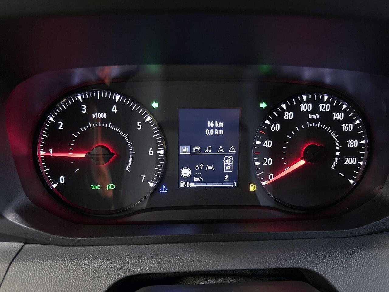 Renault MASTER T35 2.0 dCi 130 L2H2 Advance | Parkeersensor voor en achter | Cruise control | Verwarmde voorstoelen | Apple Carplay & Android auto