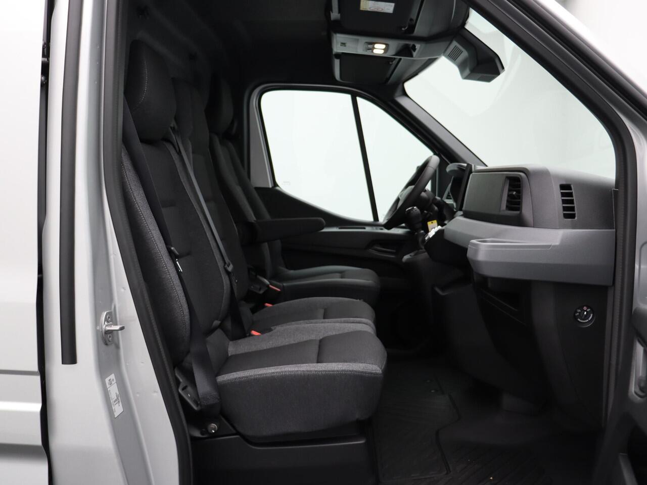 Renault MASTER T35 2.0 dCi 130pk L2H2 Advance | Laadruimtepakket | Trekhaak | Achteruitrijcamera |