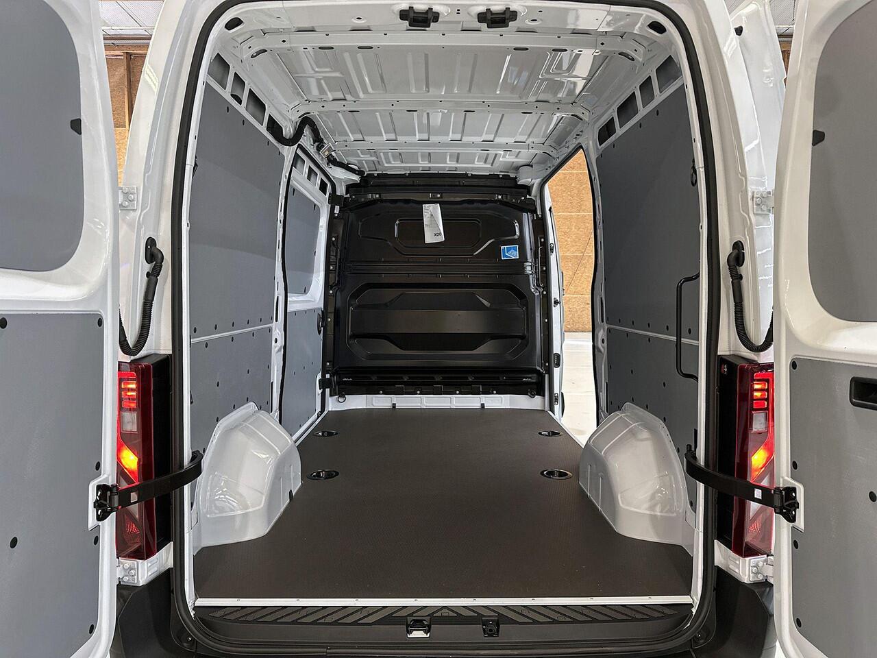 Renault MASTER T35 2.0 dCi 130 L2H2 Advance | Parkeersensor voor en achter | Cruise control | Verwarmde voorstoelen | Apple Carplay & Android auto