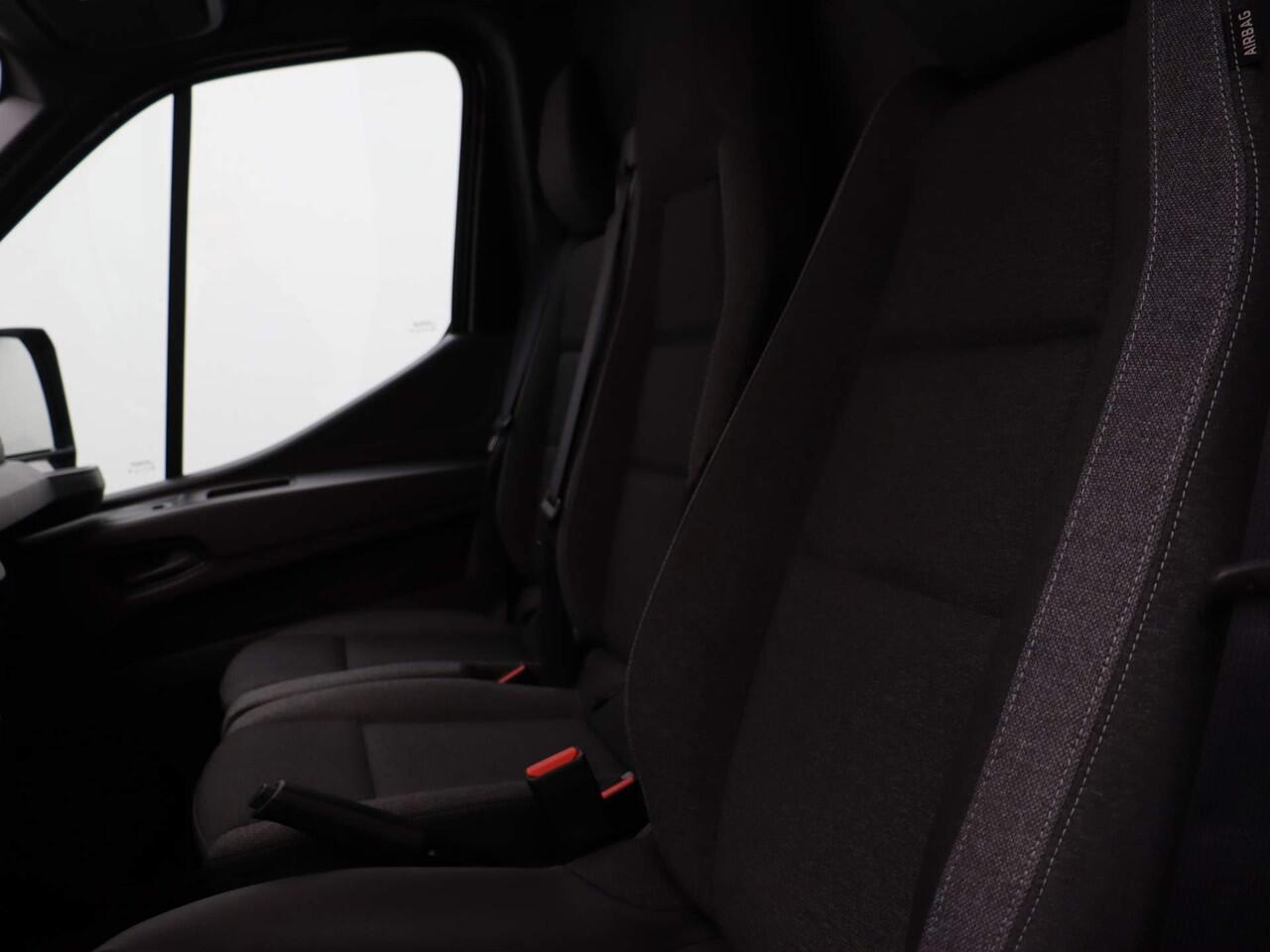 Renault MASTER T35 2.0 dCi 150 L2H2 Advance | Trekhaak | Additionele parkeerhulp | openR link navigatiesysteem met convertor companion | Draadloze oplader | reservewiel |