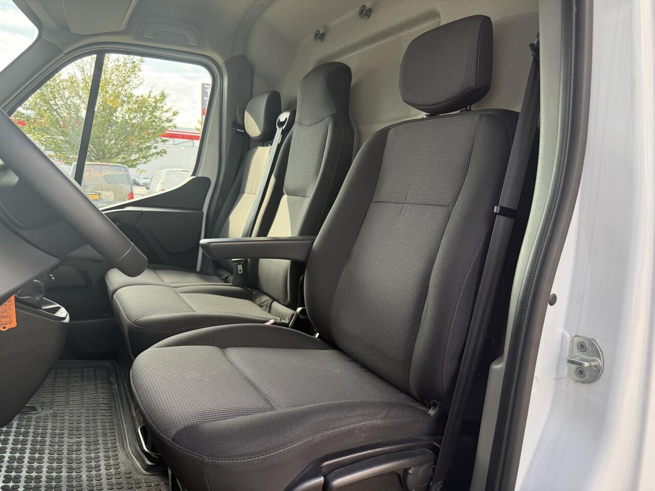 Renault MASTER T35 2.3 dCi 135 L2H2 | Trekhaak | Navi | Carplay | Cruisec. | LED