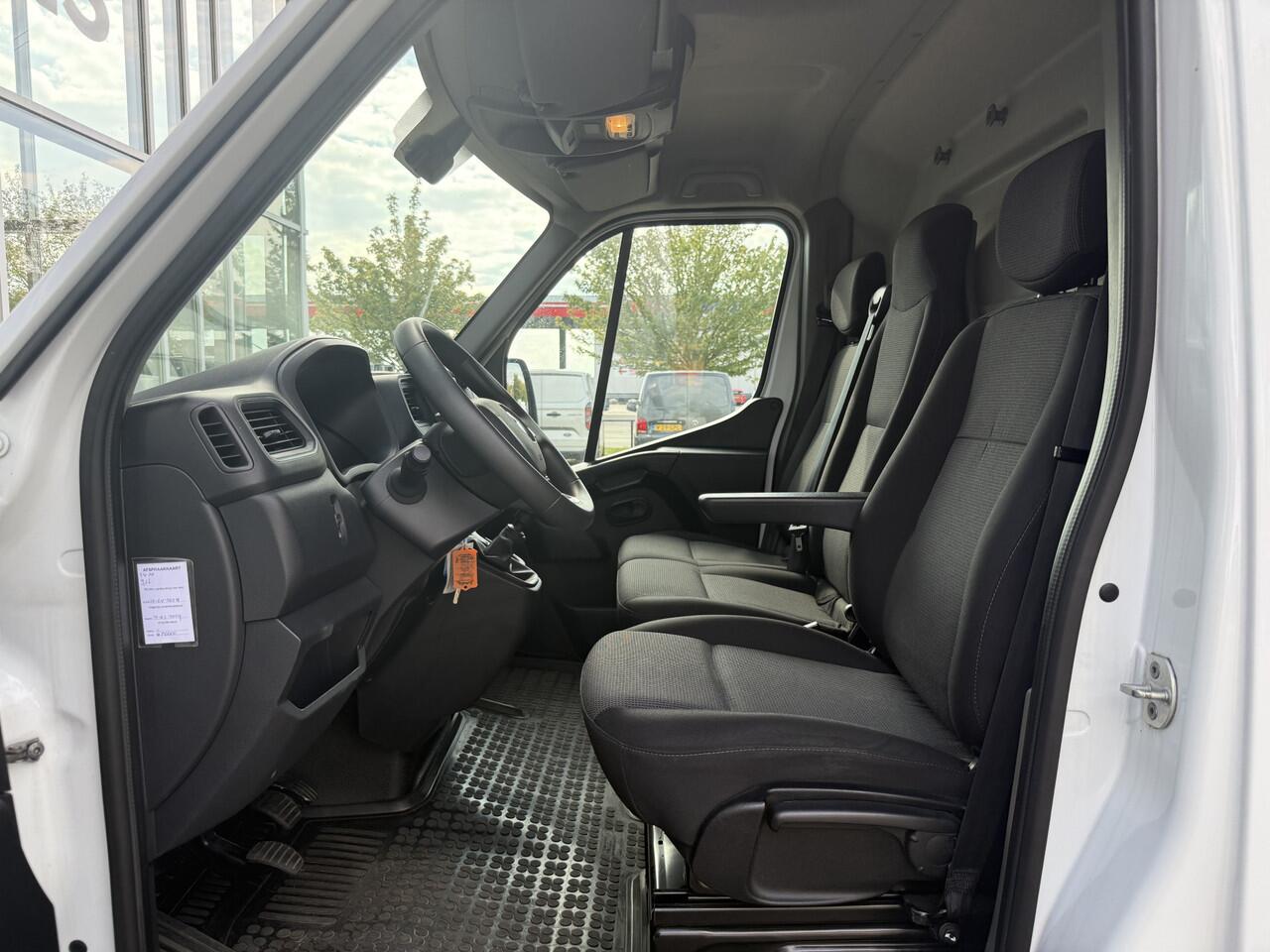 Renault MASTER T35 2.3 dCi 135 L2H2 | Trekhaak | Navi | Carplay | Cruisec. | LED