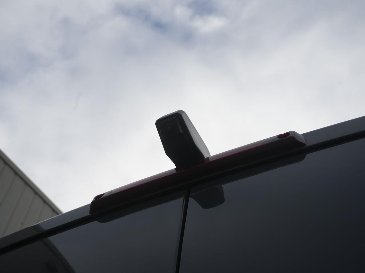 Renault MASTER T35 2.0 dCi 170 L2H2 Extra - Occasion Lease vanaf ¤649 p/m - VOORRAADVOORDEEL - 170 PK! - Trekhaak - Laadruimtebetimmering - All Seasonbanden - Achteruitrijcamera - Stoelverwarming - Cruise Control - Trekhaak