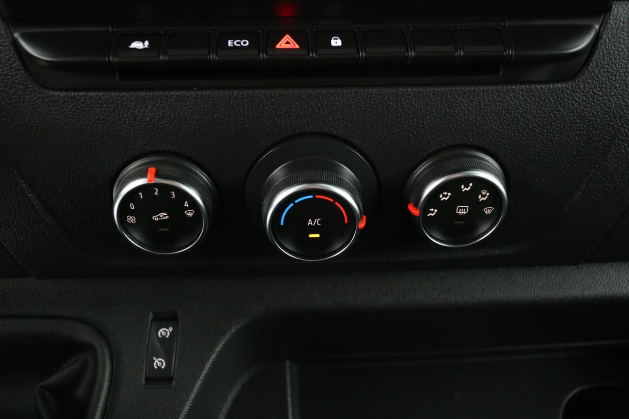 Renault MASTER T35 2.3 dCi L3H2 | Euro6 | 3500kg Trekgew. | Trekh. | Dubbellucht | Airco | Cruise | 3-Zits | Navi