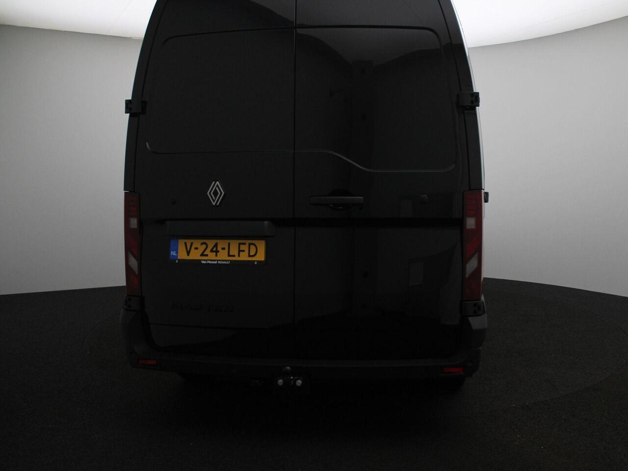 Renault MASTER E-Tech T35 L2H2 Advance long range 87 kWh | Black Edition | Climate Control | Cruise Control | Navigatie | Parkeersensoren v+a & Achteruitrijcamera | Trekhaak |