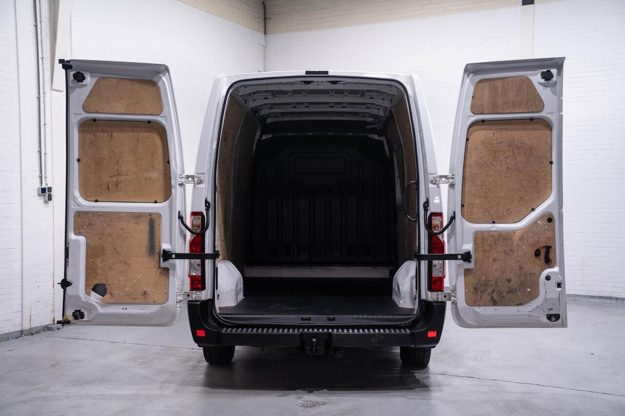 Renault MASTER 2.3 dCi 135 pk L2H2 Airco, Trekhaak Cruise Control, Laadruimte Pakket, PDC achter, 3-Zits