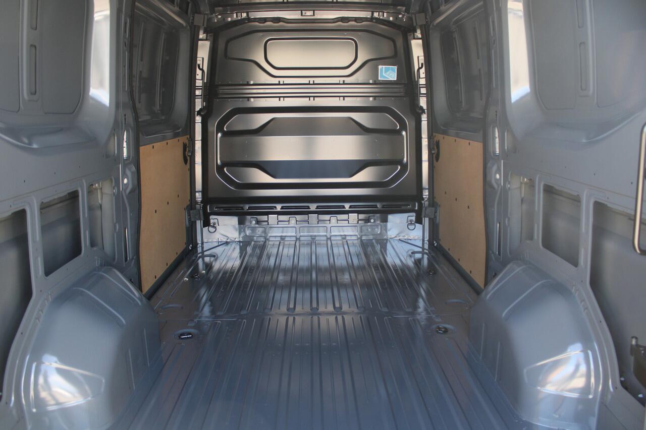 Renault MASTER T35 2.0 dCi 170pk L2H2 Extra - 2x Schuifdeur - Navigatie - Blind Spot - Camera - Stoelverwarming - Verwarmde voorruit - Rijklaar