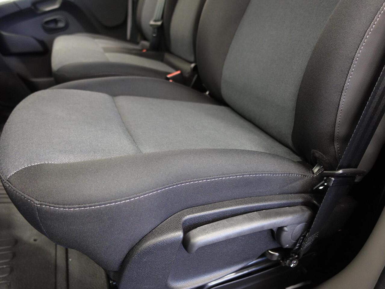 Renault MASTER T33 2.3 dCi 135 L2H2 BPM VRIJ ! Airco Cruise control Parkeersensoren Navigatie Trekhaak