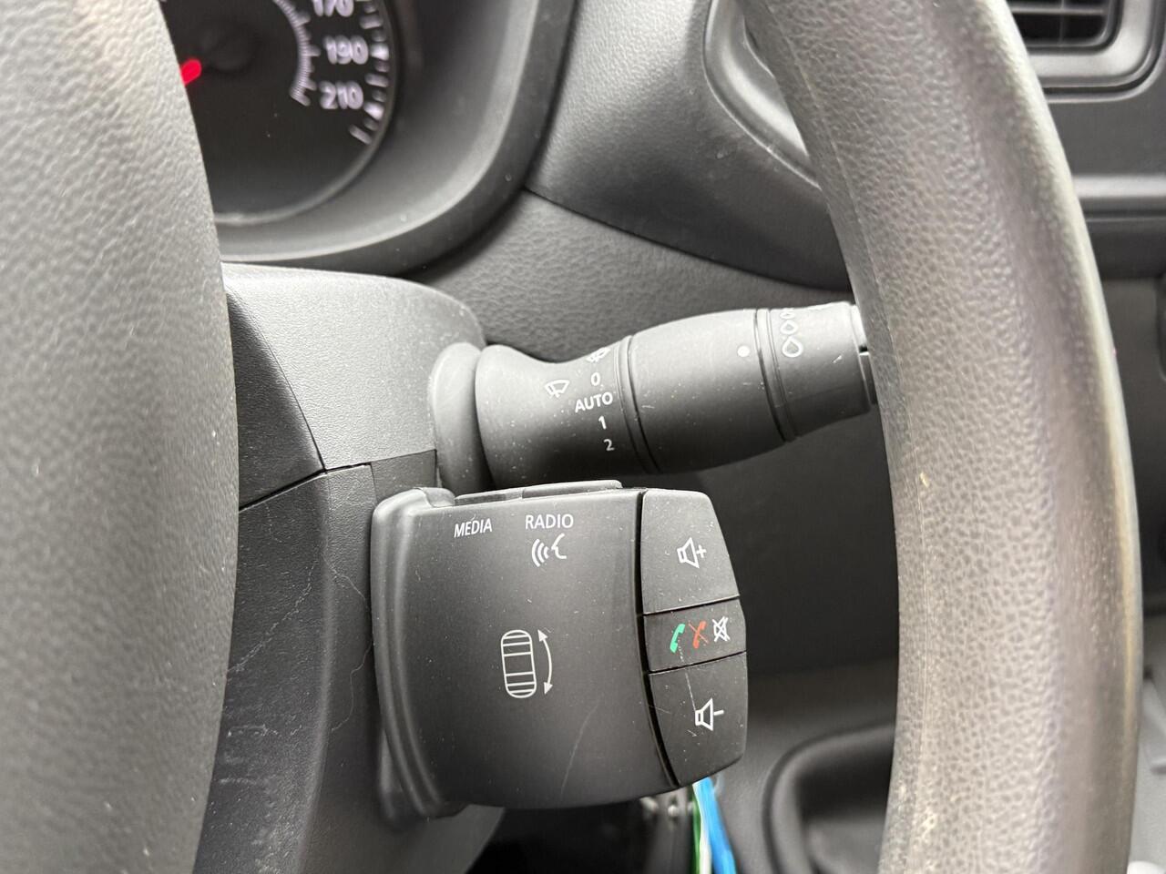 Renault MASTER T33 2.3 dCi 135 L2H2 Comfort | Trekhaak | Navigatie | DAB | Airco | Parkeersensoren | BT-Telefoonfunctie |