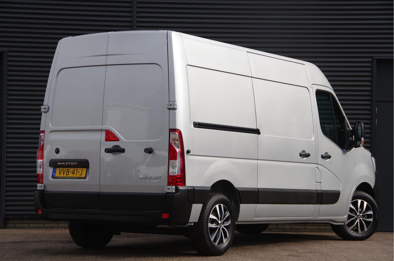 Renault MASTER T35 2.3 dCi 135PK L2H2 Work Edition CAMERA, NAVI, CRUISE, AIRCO, APPLE CARPLAY/ANDROID, PDC DUBBELE CABINE LEVERB.