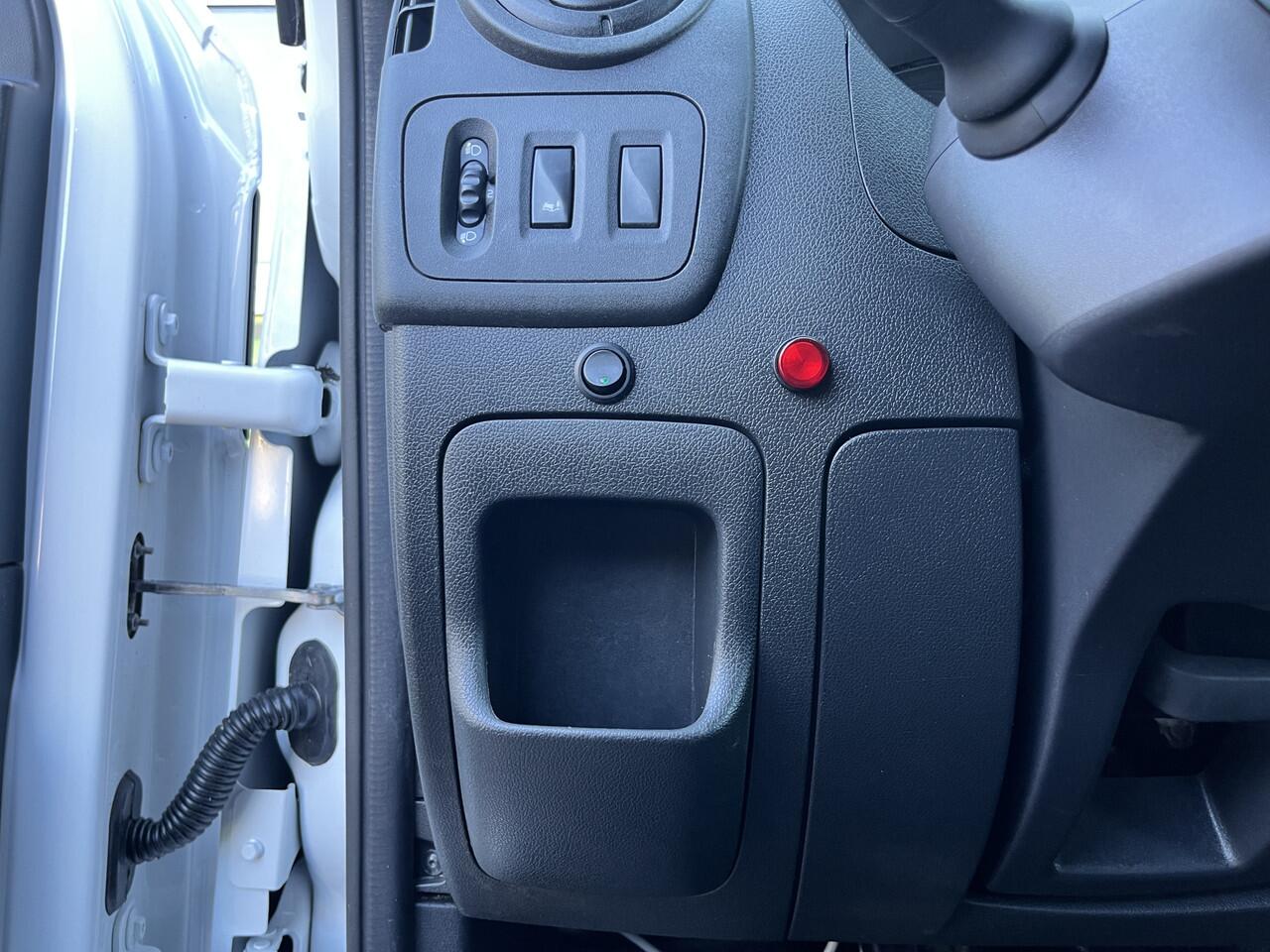 Renault MASTER T35 2.3 dCi L3 DC Airco Cruise controle Trekhaak 2500kg trekgewicht Pick-up Openlaadbak Telefoonvoorbereiding 6-Persoons pick-up p-up Euro 6 Bpm vrij!