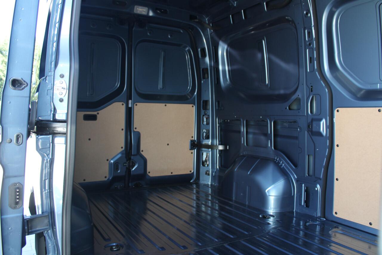 Renault MASTER T35 2.0 dCi 170pk L2H2 Extra - 2x Schuifdeur - Navigatie - Blind Spot - Camera - Stoelverwarming - Verwarmde voorruit - Rijklaar