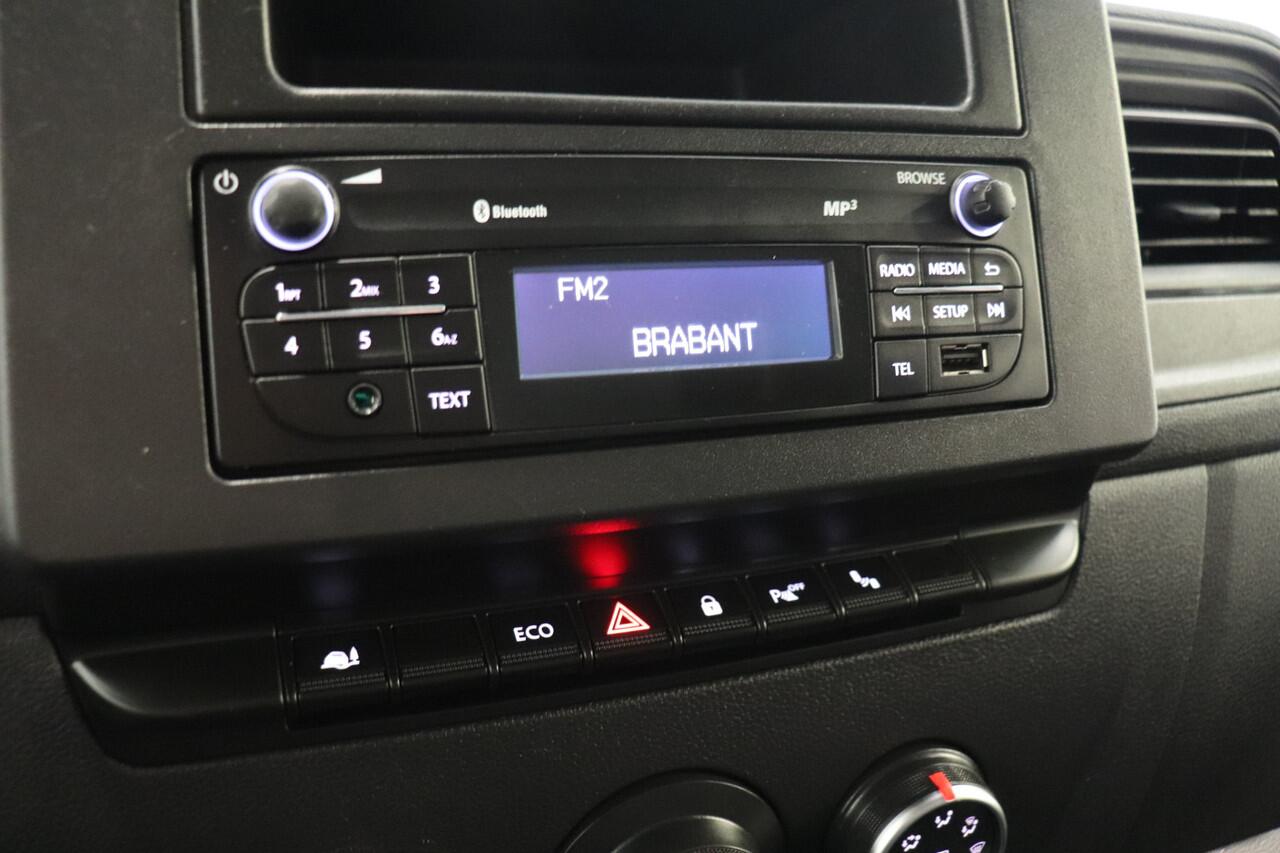 Renault MASTER 2.3 dCi 135PK L2H2 EURO 6 - Airco - Cruise - Camera - ¤ 15.900,- Excl.