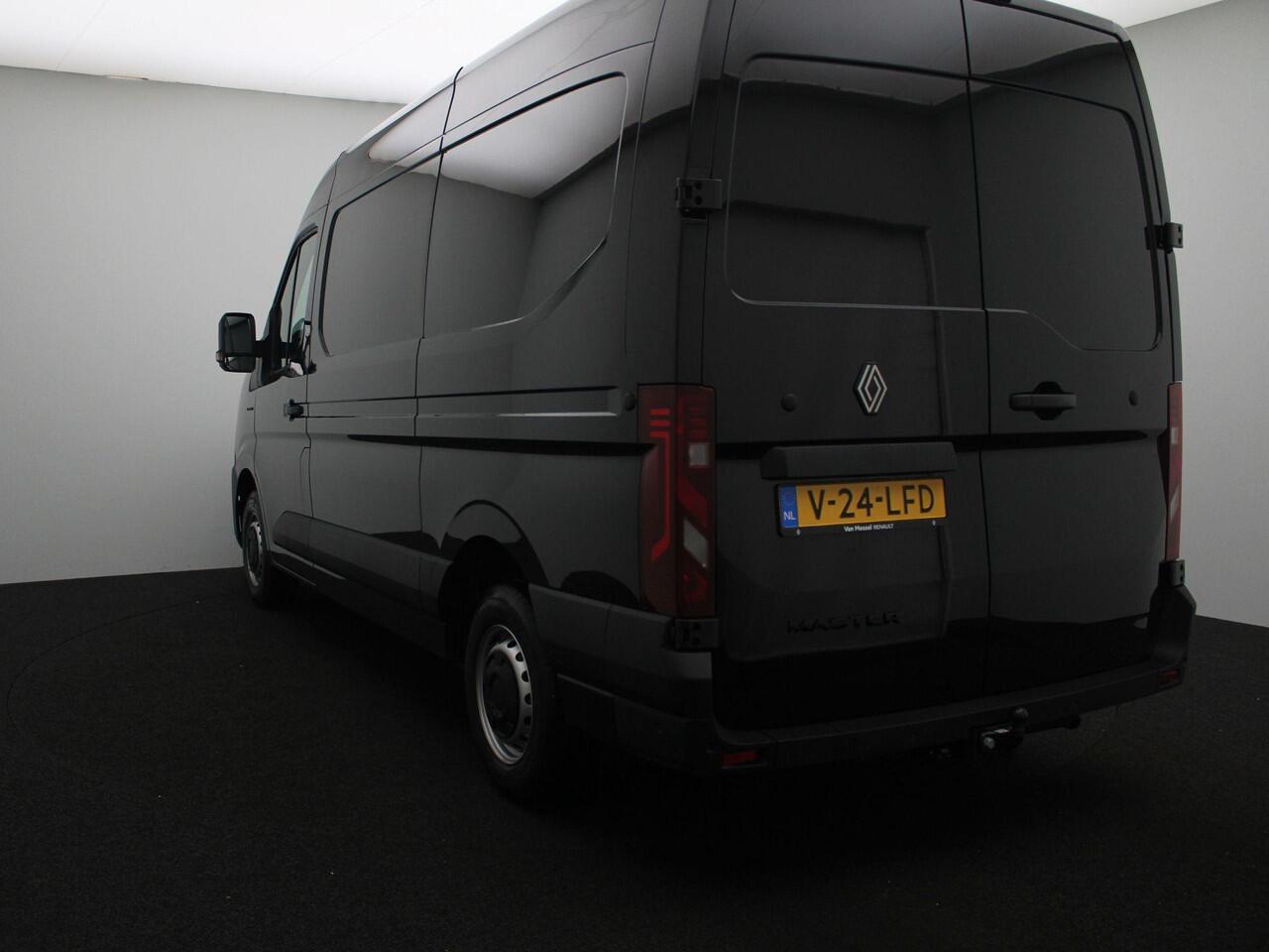 Renault MASTER E-Tech T35 L2H2 Advance long range 87 kWh | Black Edition | Climate Control | Cruise Control | Navigatie | Parkeersensoren v+a & Achteruitrijcamera | Trekhaak |