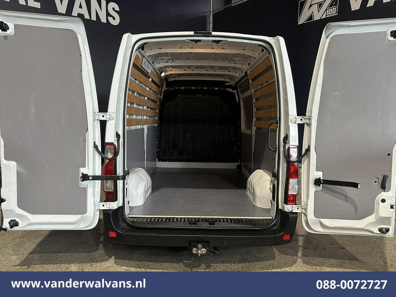Renault MASTER 2.3 dCi 135pk L2H2 Euro6 Airco | Camera | Navigatie | Cruisecontrol | 2500kg Trekhaak | Bijrijdersbank, Parkeersensoren