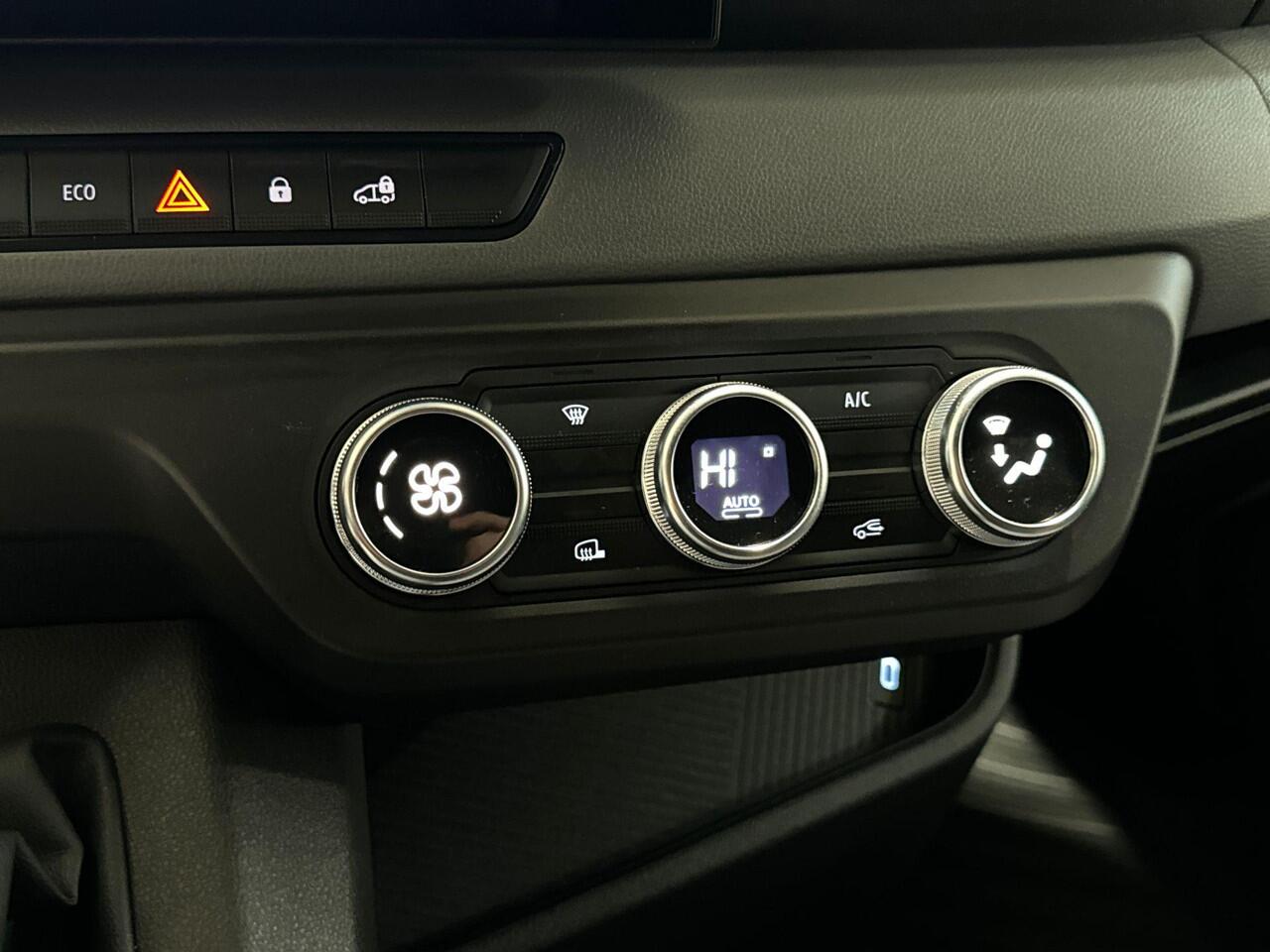 Renault MASTER T35 2.0 dCi 130 L2H2 Advance | Nieuw | BPM-vrij | Rijklaarprijs | zijschuifdeur links zonder ruit | openR link navigatiesysteem met 10\" touchscreen | Google-integratie en Google Maps | vierseizoenbanden met spatschermen | trekhaak en op- en ombouw module