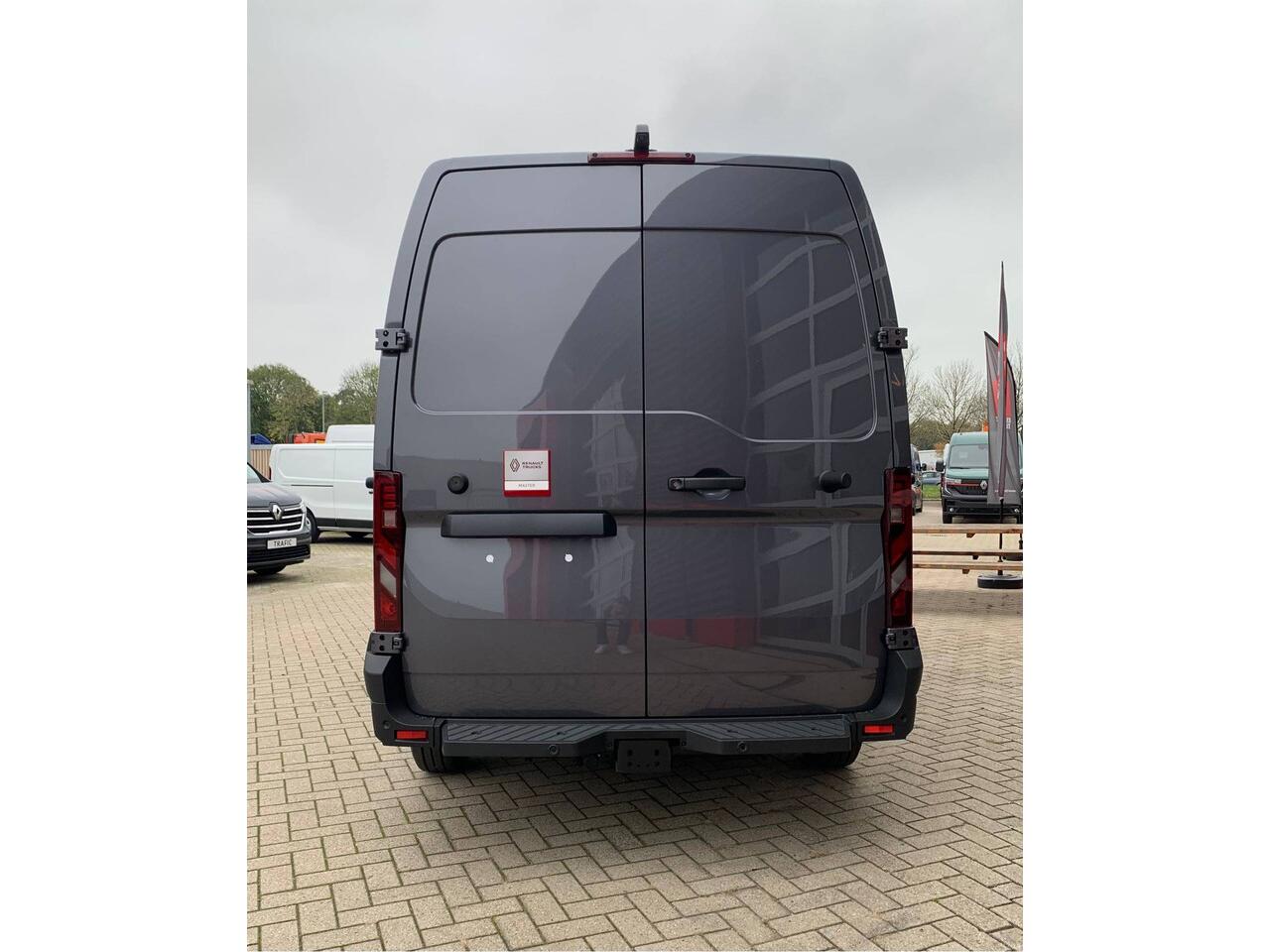 Renault MASTER T35 2.0 dCi 150 PK L2H2 Multimedia met Google services, Camera, Trekhaak, Apple carplay, Verwarmde voorruit.