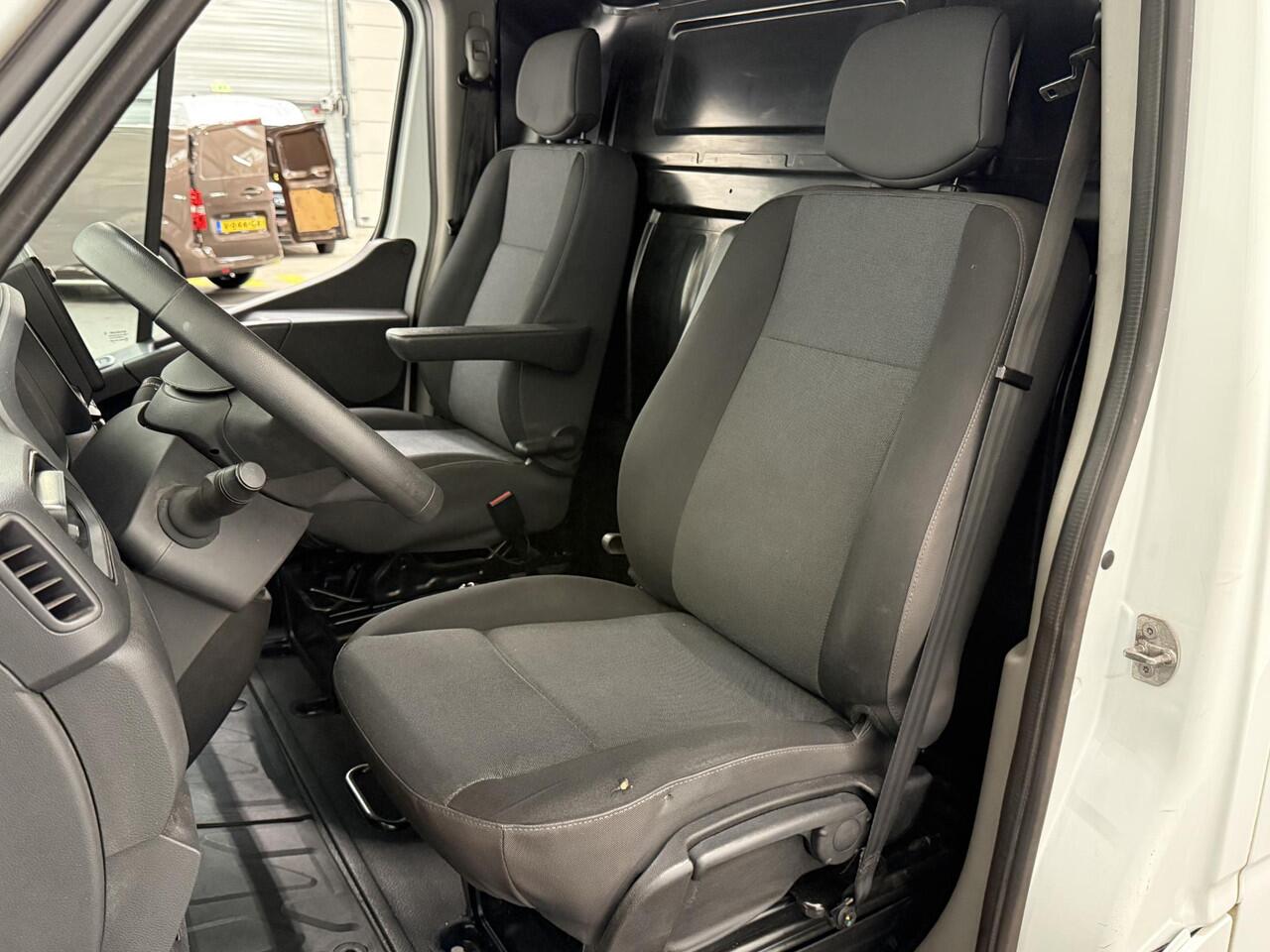 Renault MASTER 135pk L1H1 Navigatie Cruise control Trekhaak parkeersensoren Euro6