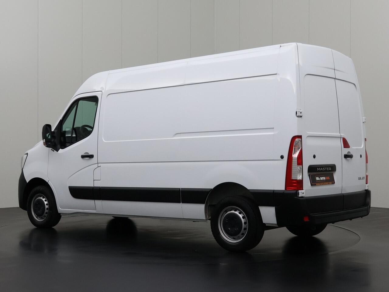Renault MASTER 2.3DCI 135PK L2H2 | Airco | Cruise | 3-Persoons | Betimmering