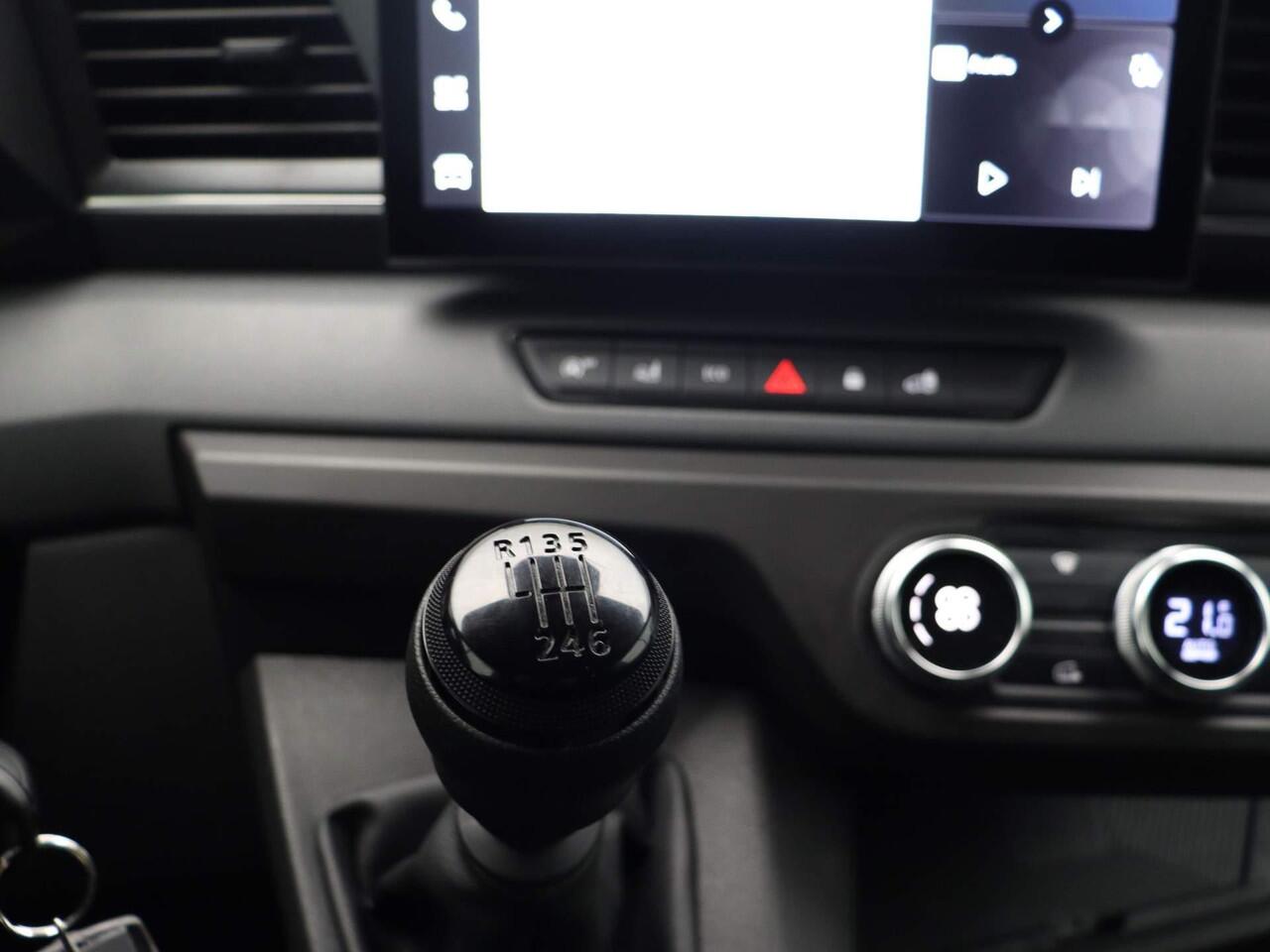 Renault MASTER T35 2.0 dCi 150 L2H2 Advance | Trekhaak | Additionele parkeerhulp | openR link navigatiesysteem met convertor companion | Draadloze oplader | reservewiel |