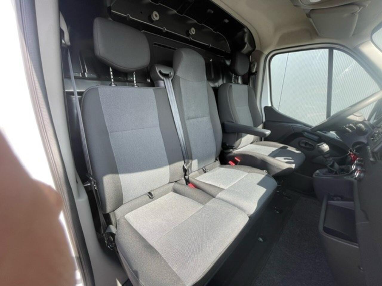 Renault MASTER 2.3 dCi 135 L2H2 Comfort ( Nissan Interstar) Airco, Cruise Control, Parkeersensoren, Radio, Blue Tooth, Laadruimte betimmering en vloer