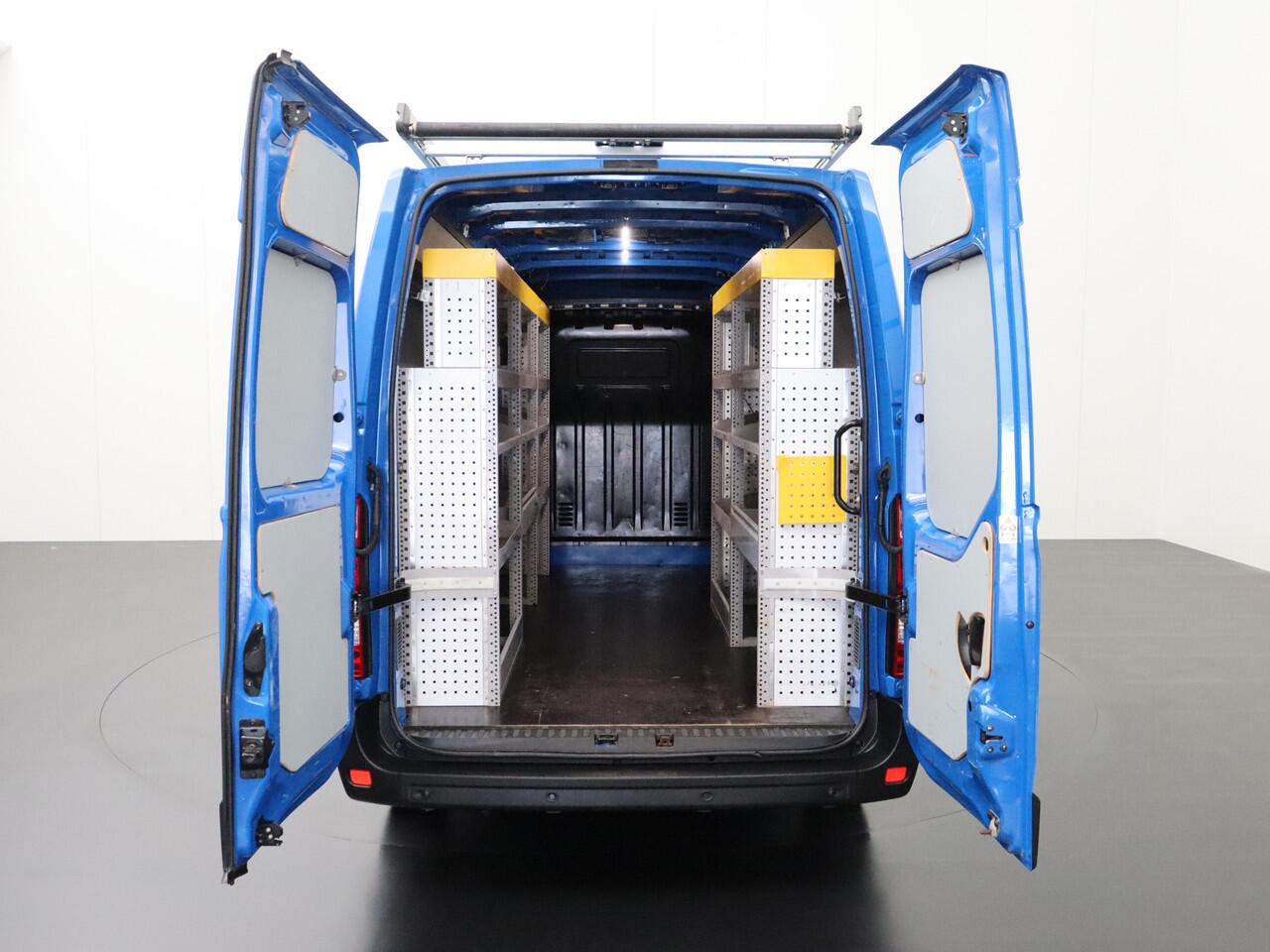 Renault MASTER 2.3DCI 136PK L3H2 | Kastinrichting | Imperiaal | Navigatie | Camera | 3-Persoons | Airco | Cruise