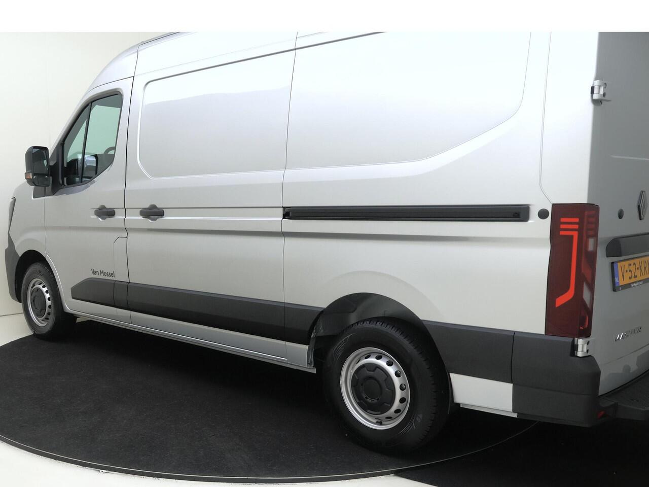 Renault MASTER T35 2.0 dCi 130 L2H2 Advance | Navigatie | Parkeersensoren & Camera | Zijschuifdeur link | Betimmering | Trekhaak |