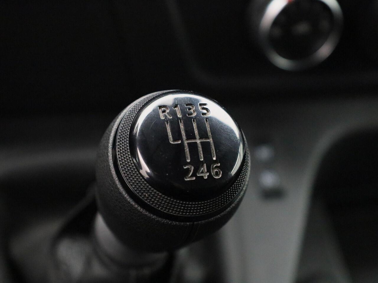 Renault MASTER T35 2.3 dCi 135 L3H2 Work Edition | Cruise Control | Airco | Achteruitrijcamera | Lederen bekleding | Schuifdeur Rechts