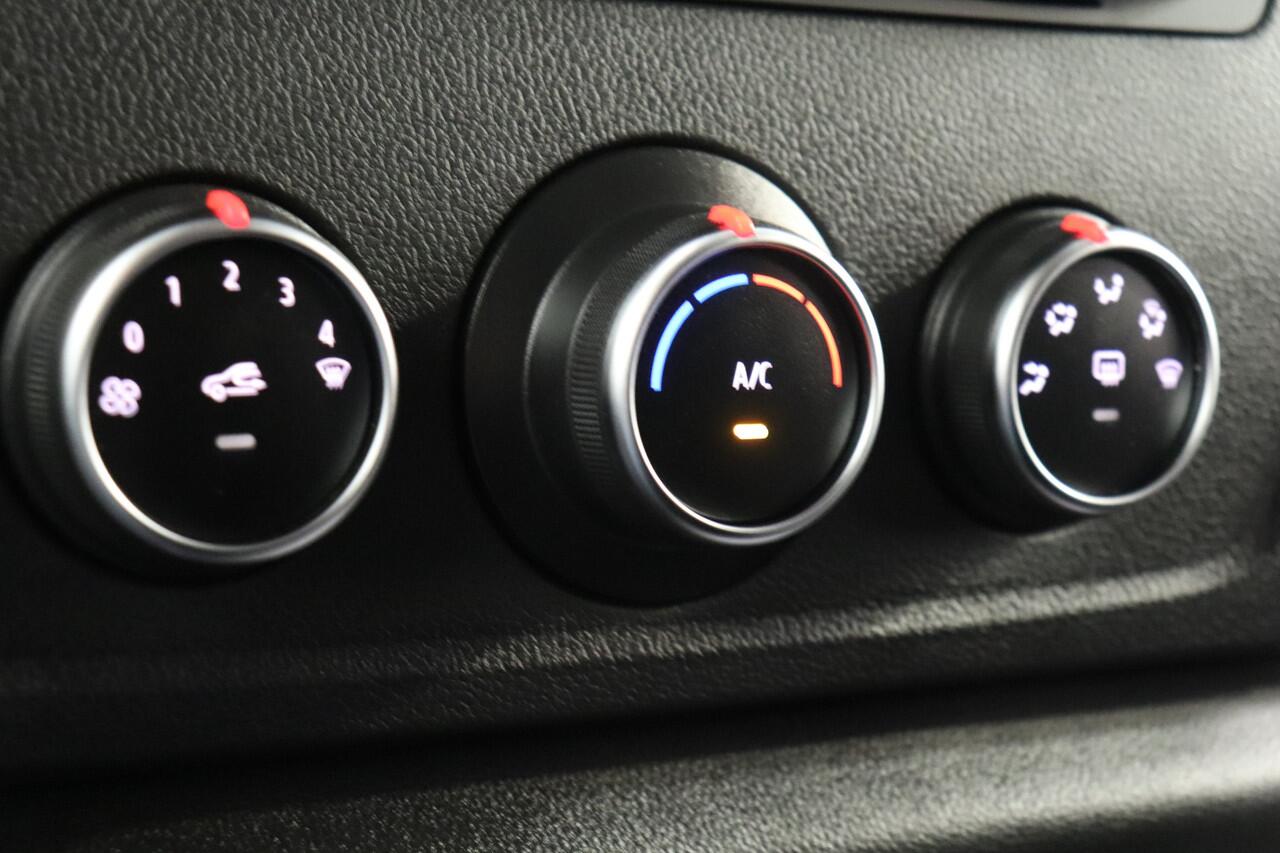 Renault MASTER 2.3 dCi 135PK L2H2 EURO 6 - Airco - Cruise - Camera - ¤ 14.900,- Excl.