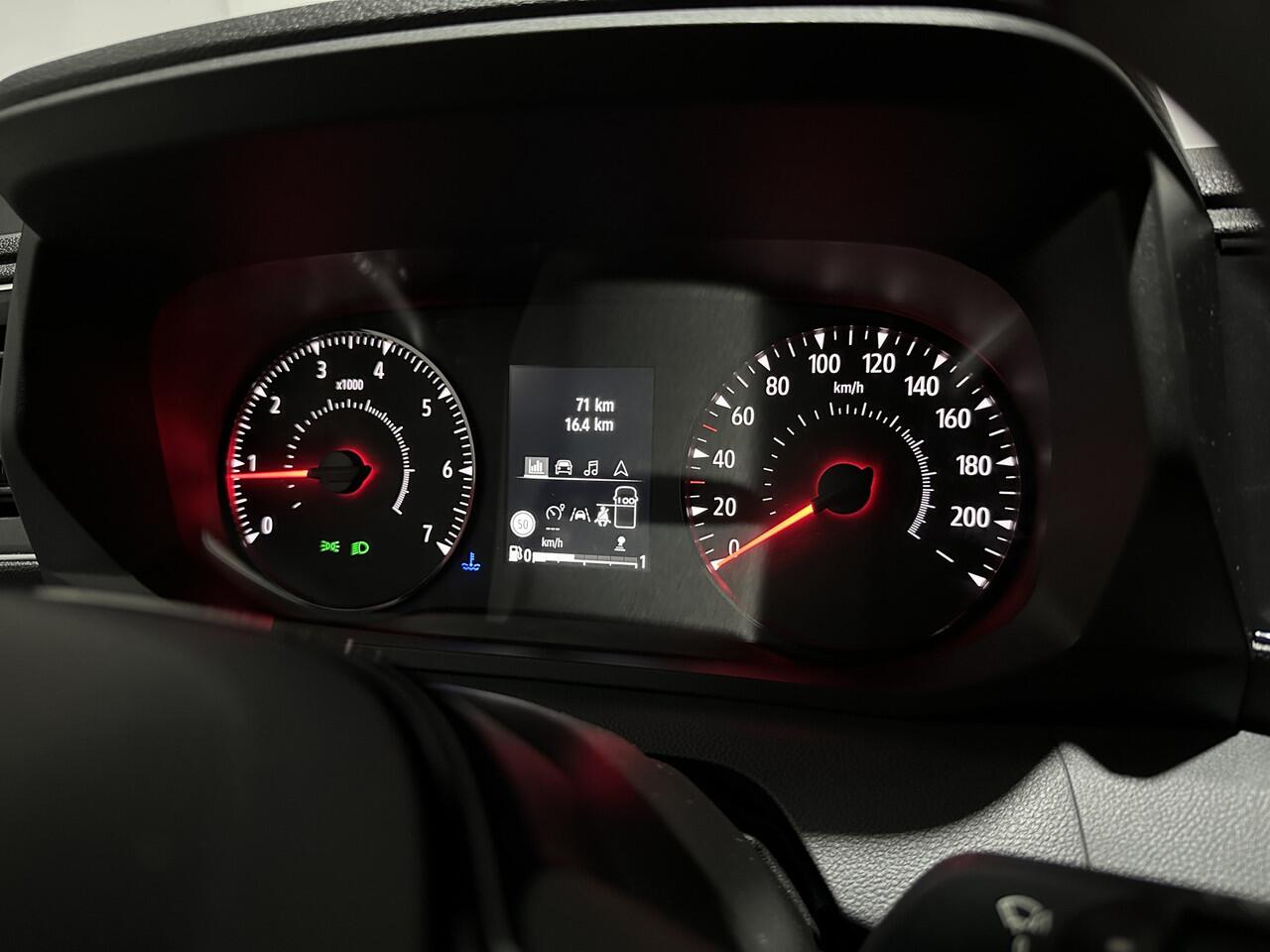 Renault MASTER T35 2.0 dCi 150 L3H2 Red Van - BPM vrij! - Camera / Sensoren / Carplay