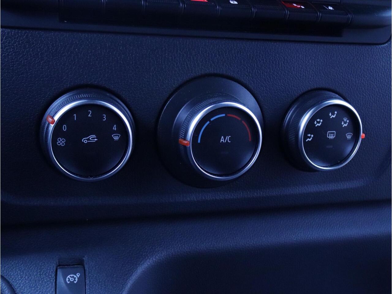 Renault MASTER 2.3 dCi 135 T35 L2H2 Work Edition | Betimmering | All-Season banden | Trekhaak