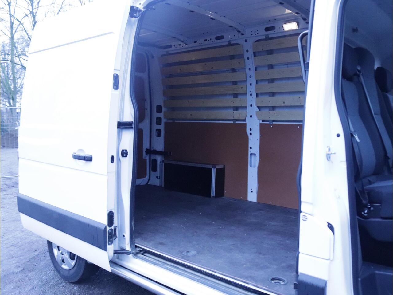 Renault MASTER 2.3 dCi 135 T35 L2H2 Work Edition | Betimmering | All-Season banden | Trekhaak