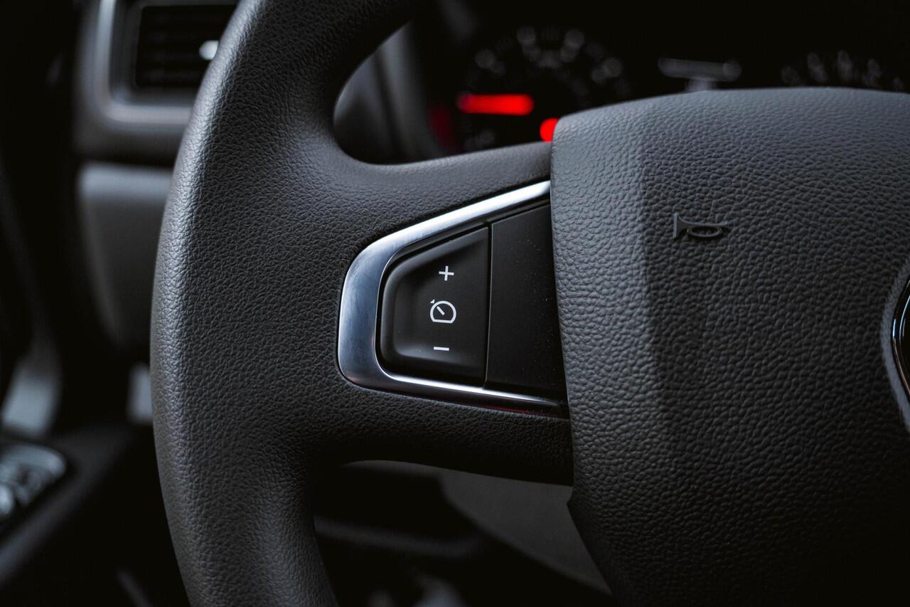 Renault MASTER 2.3 dCi 165 PK Bakwagen met Laadklep en zijdeur Airco | Cruise Control | LxBxH 420x210x232 cm | Nieuw |