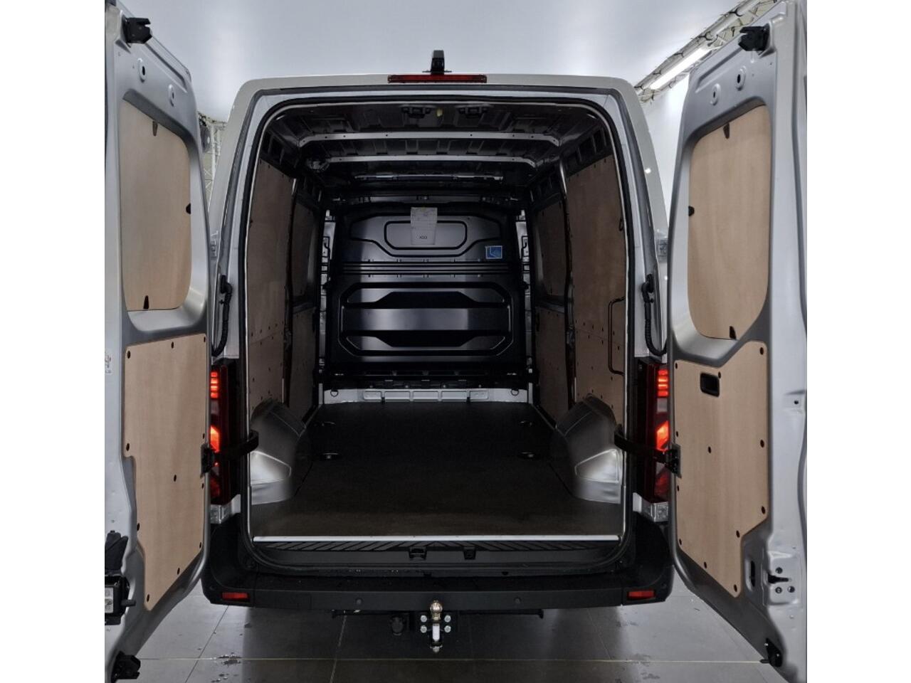 Renault MASTER T35 2.0 dCi 170 L2H2 Extra 2 keer schuifdeur / Laadruimte betimmering / Trekhaak / / All season