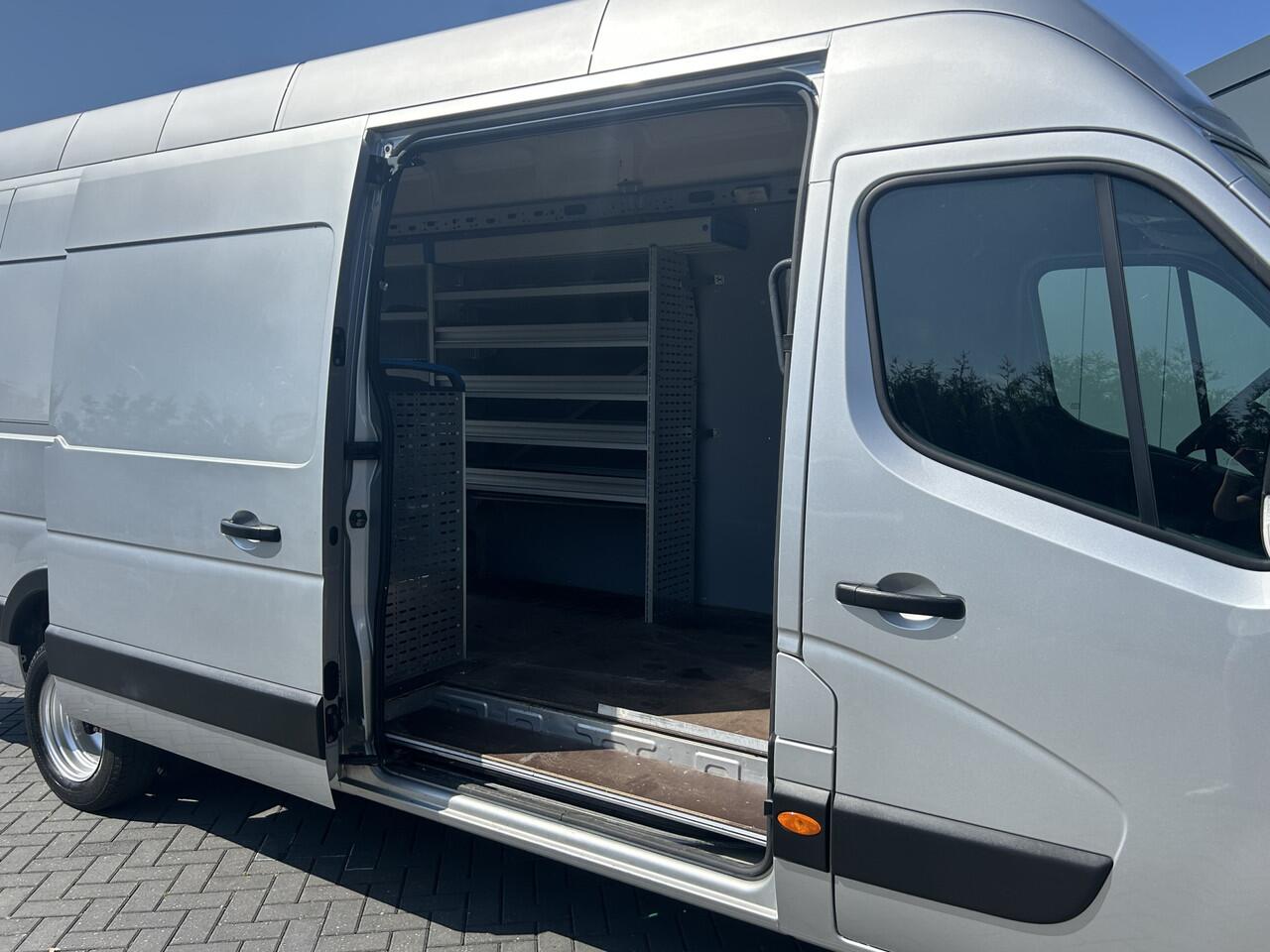 Renault MASTER T35 2.3 dCi 145 PK / L4H3 / MAXI WB 433 / DUBBEL LUCHT / INRICHTING / 3-ZITS / TREKHAAK / CAMERA / 3000 KG AHG /