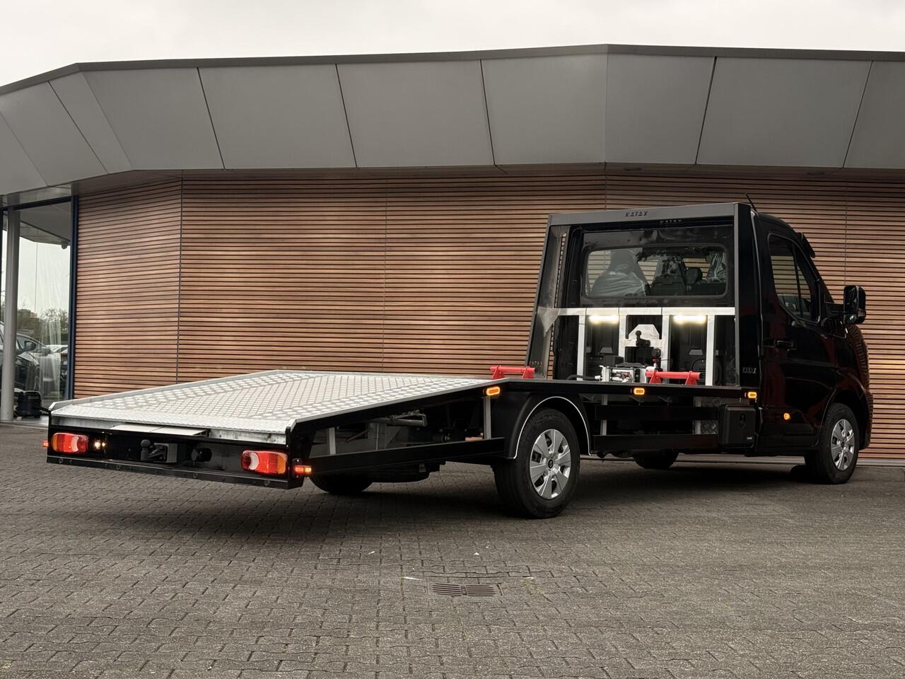 Renault MASTER T35 2.0 dCi 170pk L3 Extra Unieke uitvoering / Oprijwagen Katax opbouw / Alles in kleur gespoten / Carplay / Laadvermogen 1219 kg