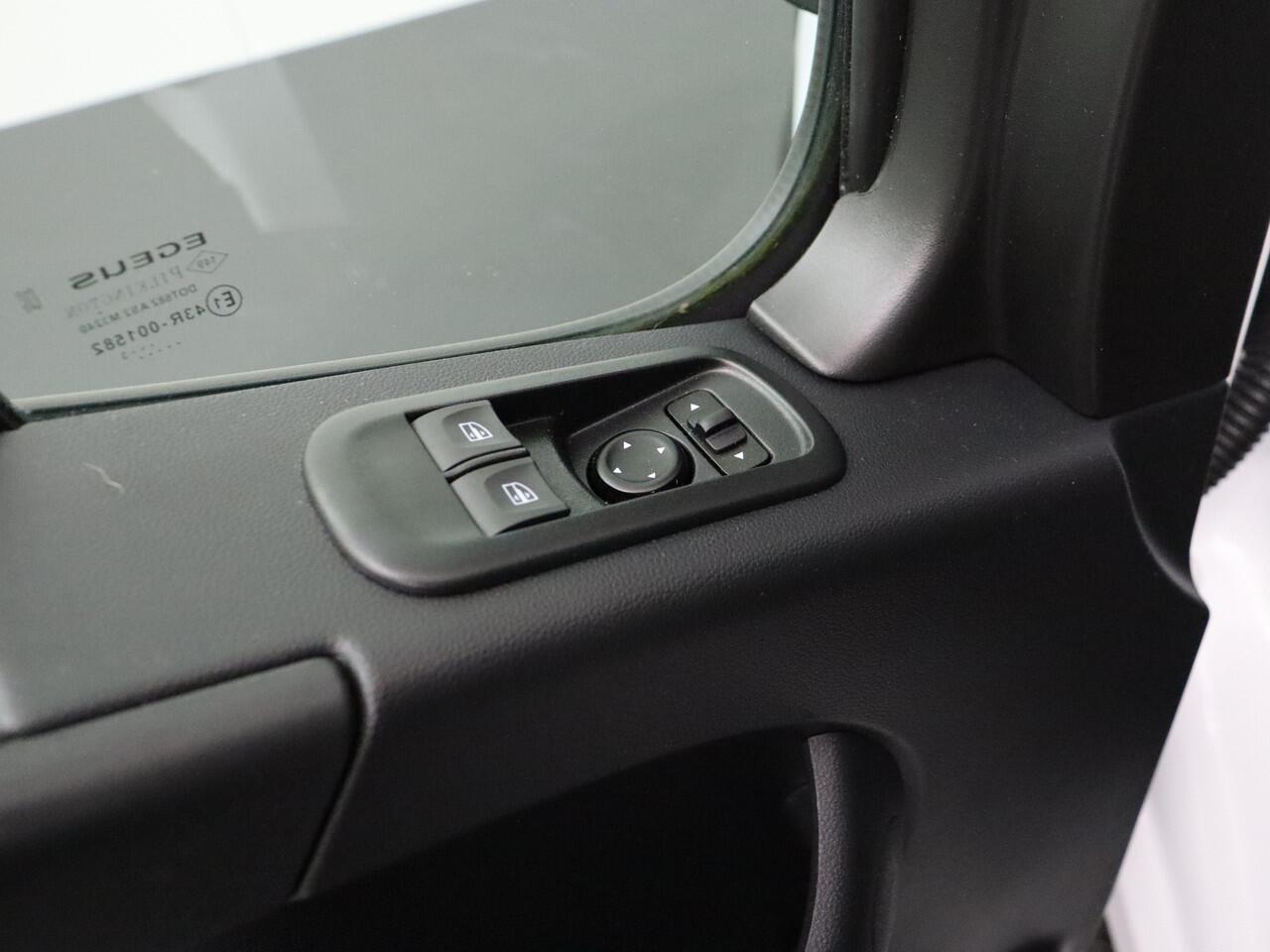 Renault MASTER 2.3DCi 150PK Bakwagen+Laadklep | Dakspoiler | Zijdeur | Airco | 3-Persoons