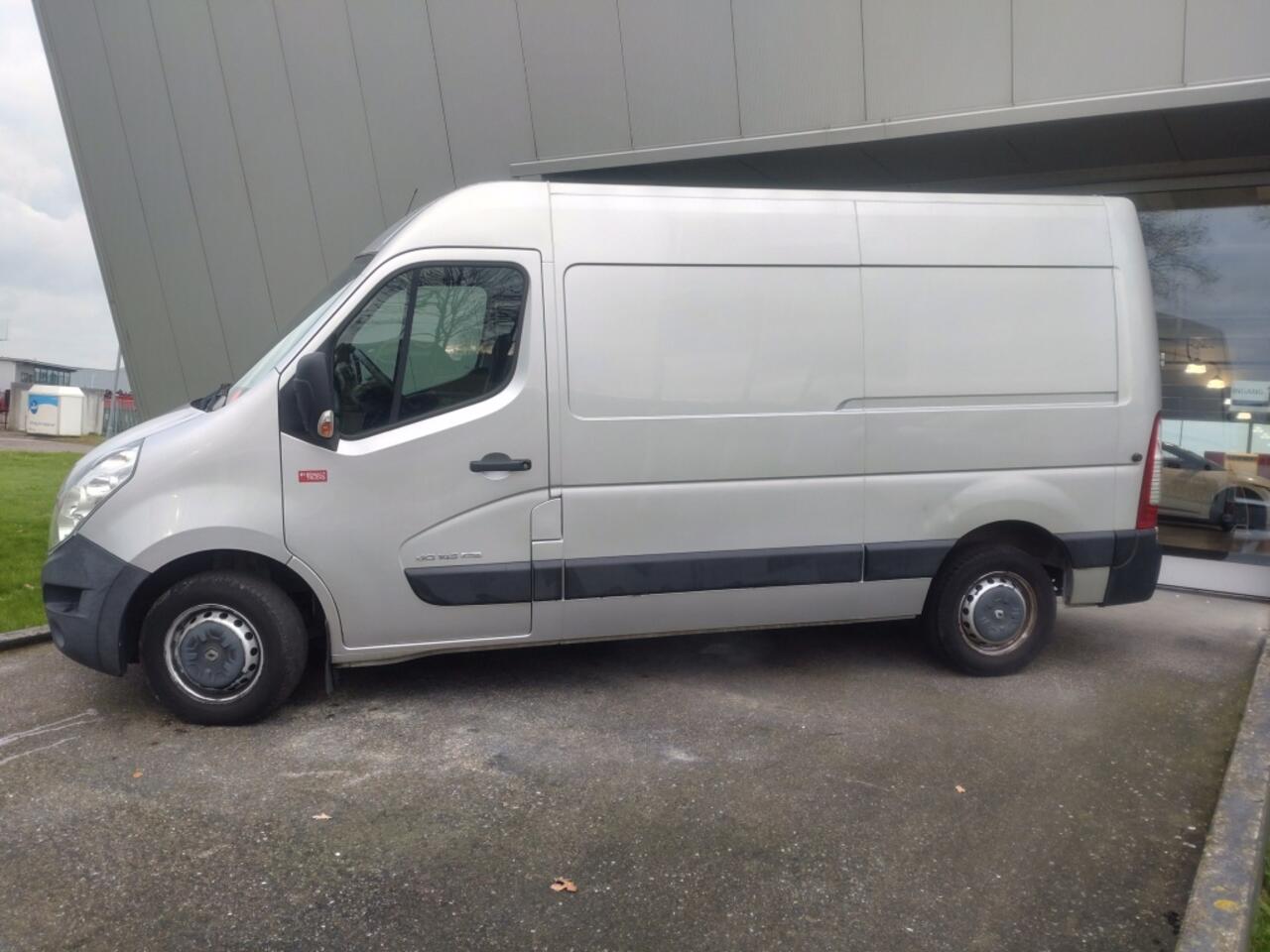 Renault MASTER T35 2.3 dCi L2H2 | WERKPLAATS