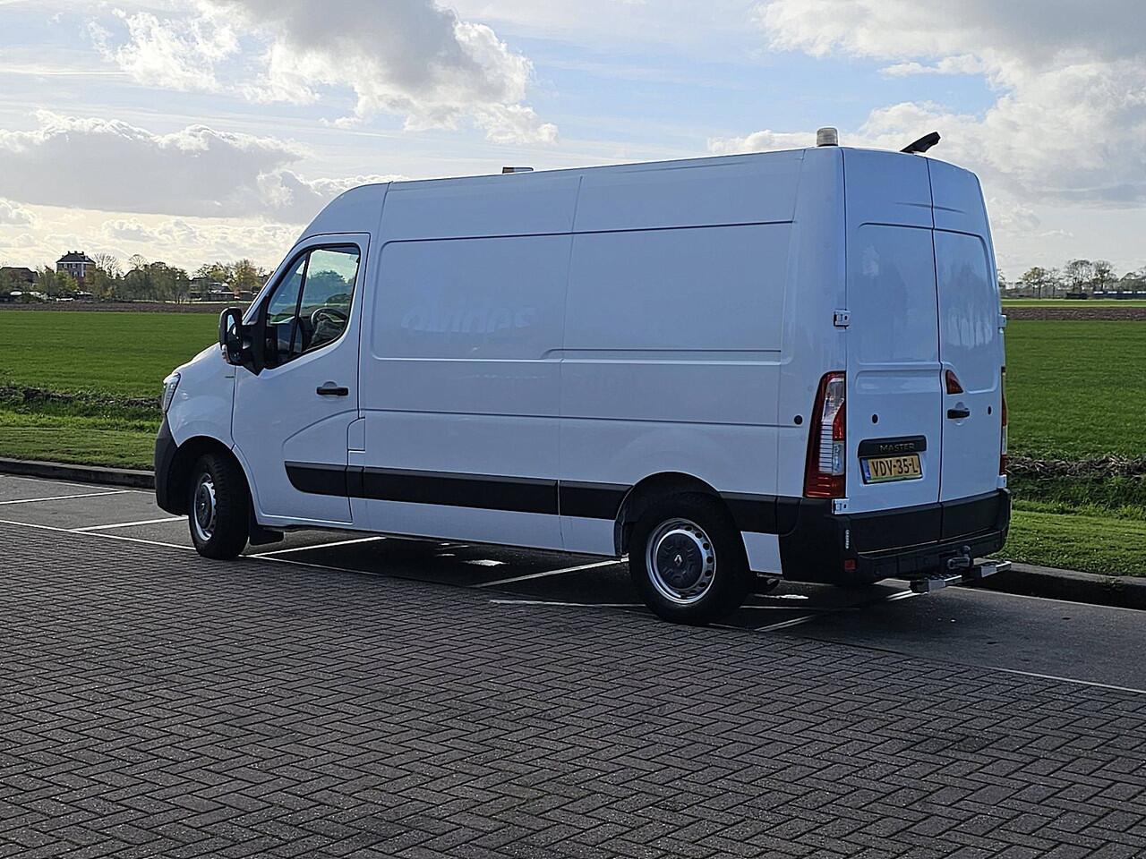 Renault MASTER T35 2.3 dCi 135 L2H2 airco, camera, trekhaak, opstap, 96 dkm.