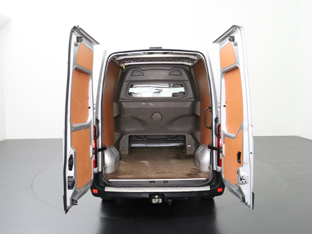 Renault MASTER 2.3 dCi 180PK L2H2 Dubbele Cabine | 2xSchuifdeur | Navigatie | Camera | Trekhaak | Airco | Cruise