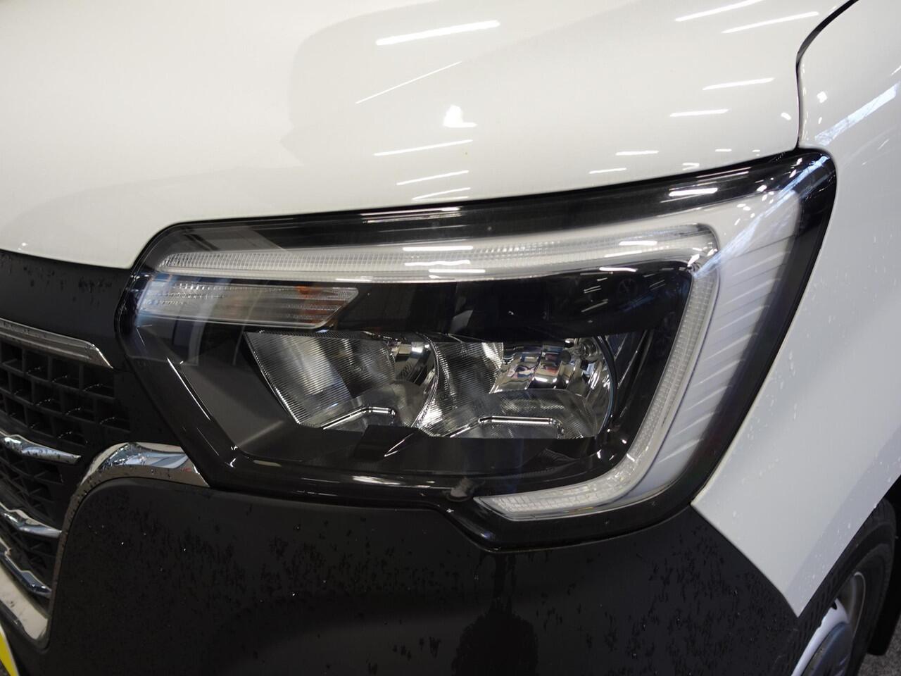 Renault MASTER T33 2.3 dCi 135 L2H2 BPM VRIJ ! Airco Cruise control Parkeersensoren Navigatie Trekhaak