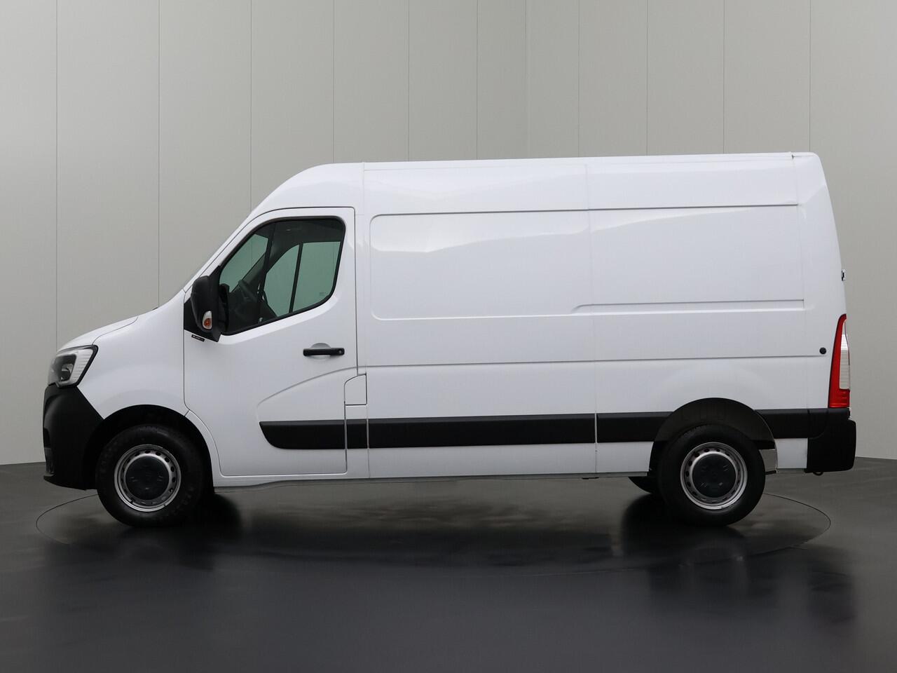 Renault MASTER 2.3DCI 135PK L2H2 | Airco | Cruise | 3-Persoons | Betimmering