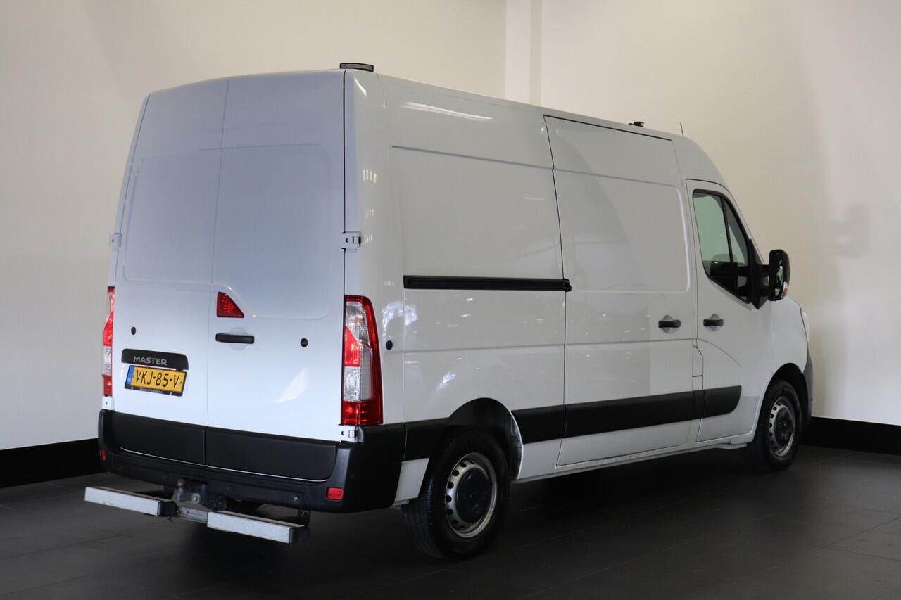 Renault MASTER 2.3 dCi 135PK L2H2 EURO 6 - Airco - Cruise - Camera - ¤ 15.900,- Excl.