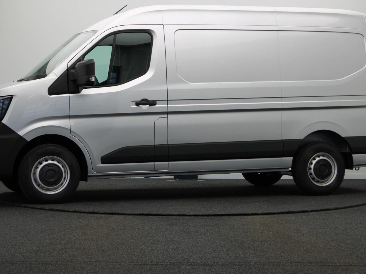 Renault MASTER T35 2.0 dCi 130pk L2H2 Advance | Laadruimtepakket | Trekhaak | Achteruitrijcamera |