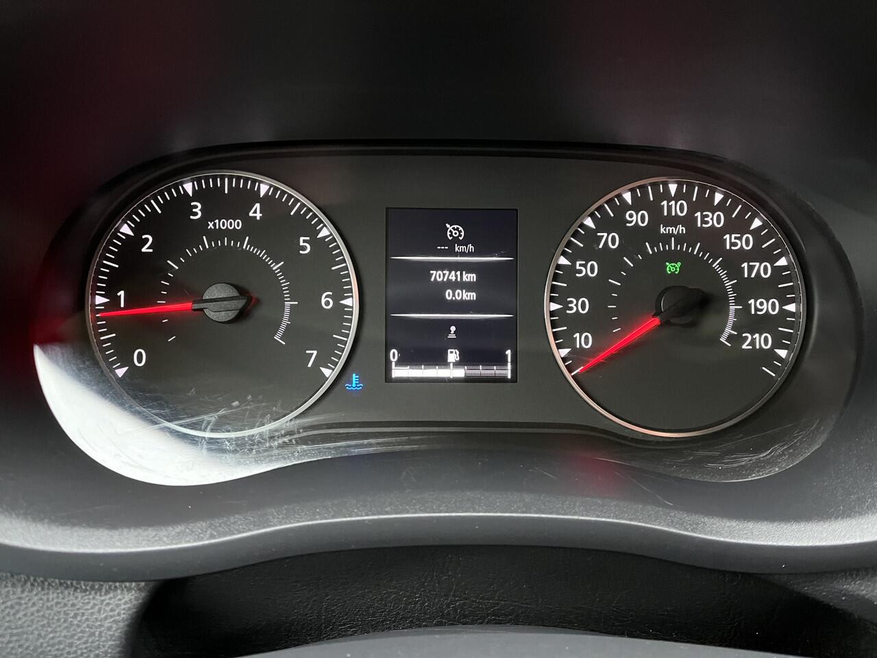 Renault MASTER T28 2.3 dCi 135 L1H1 Airco Cruise controle Trekhaak 2500kg trekgewicht Achteruitrijcamera Schuifdeur 3-Persoons Euro 6 Navigatiesysteem Telefoonverbinding 1e eigenaar