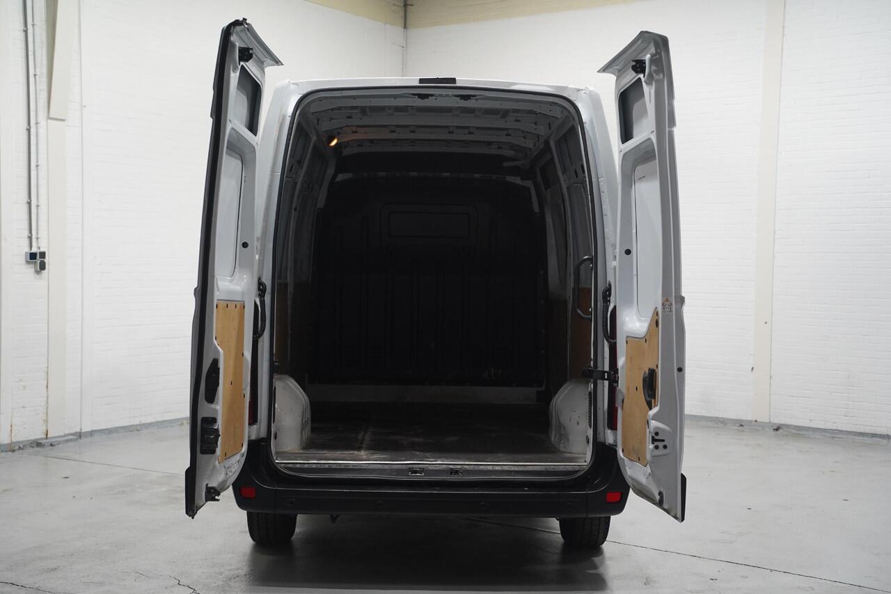 Renault MASTER 2.3 dCi 135 L2H2 Comfort Airco, Apple Carplay Navi, PDC achter, 3-Zits